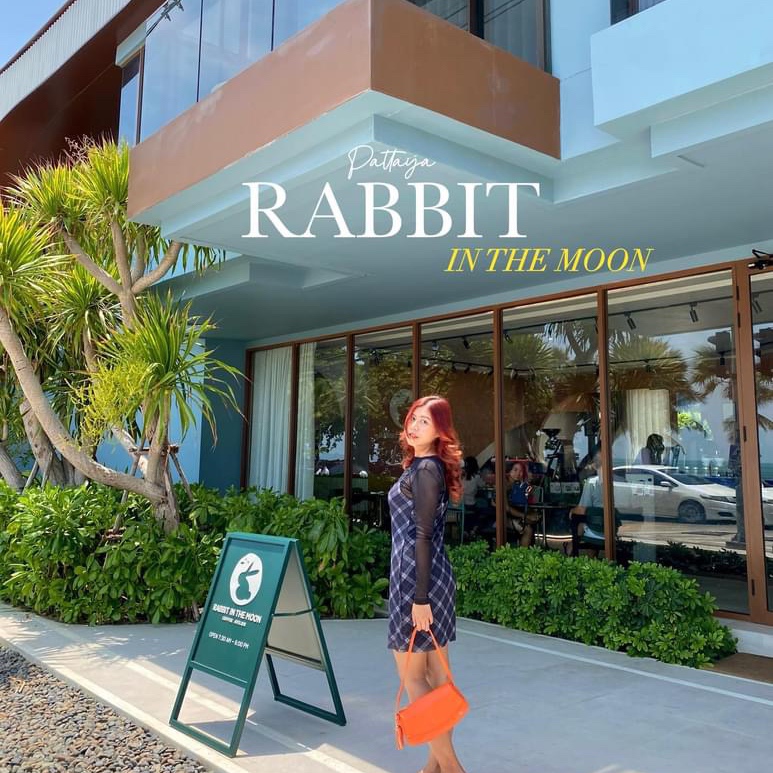 RABBIT IN THE MOON 🐇🌕 #คาเฟ่พัทยา ริมหาดจอมเทียน มาพร้อม photo spot ปังๆ 🌴🌊